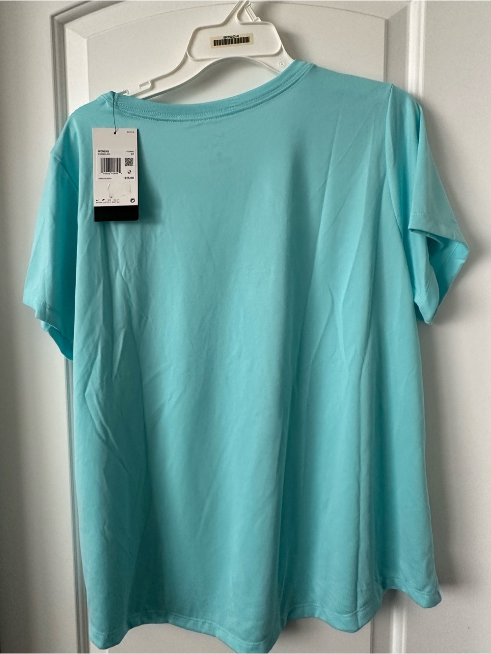 4 Nike woman’s Dri-FIT Short Sleeve Tee - Picture 11 of 16